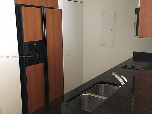 5th image of 335 Biscayne Blvd #2006