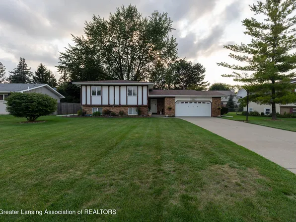 324 Kenway Dr, Lansing, MI 48917