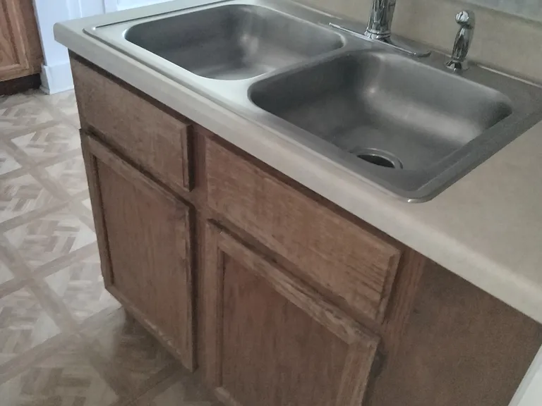 Lakeland Apartments — Photo 7