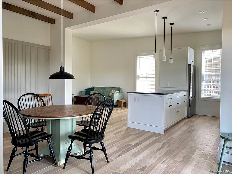 217 Allen St — Photo 3
