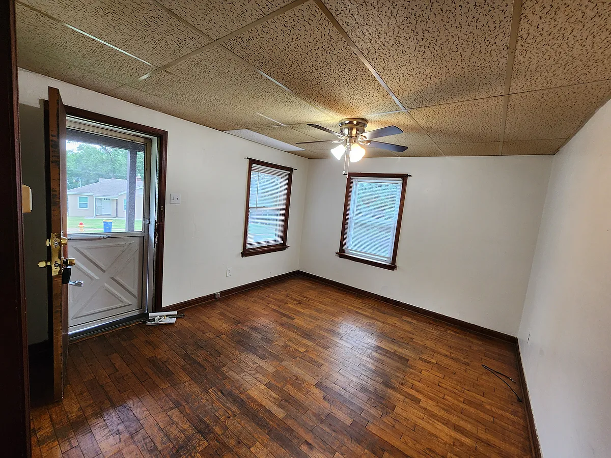 Building Photo - 3418 Saint Mark Ln