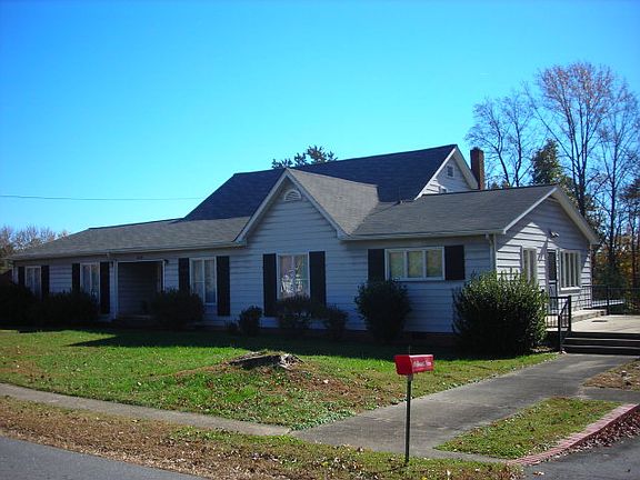 2nd image of 512 E Oak St
