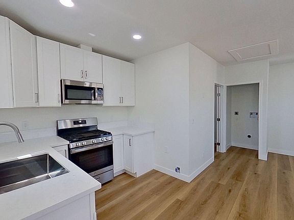 2nd image of 5924 Whitewood Ave