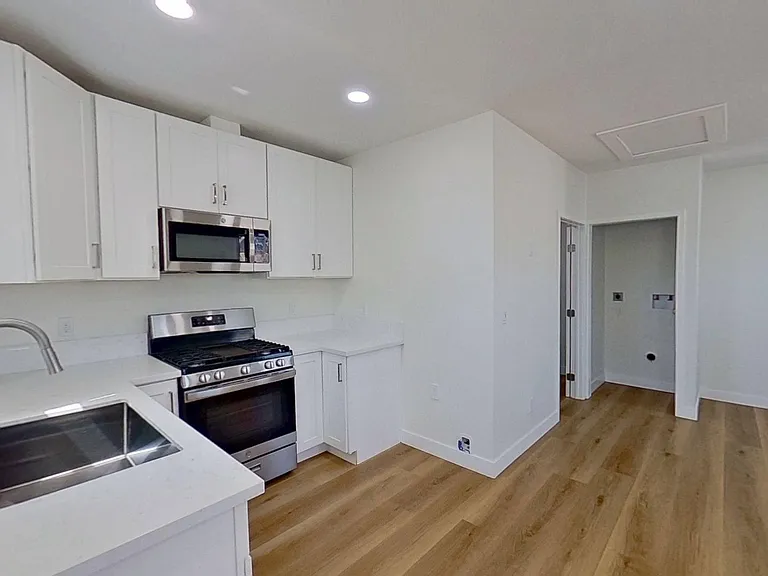 5924 Whitewood Ave — Photo 2