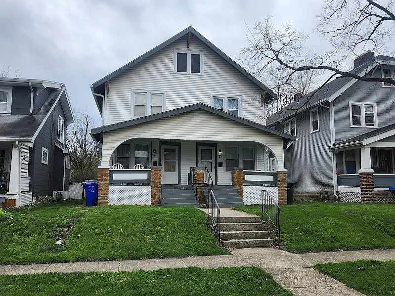 Street view of front yard, sidewalk. Unit 43 is on the right - 43 N Roys Ave