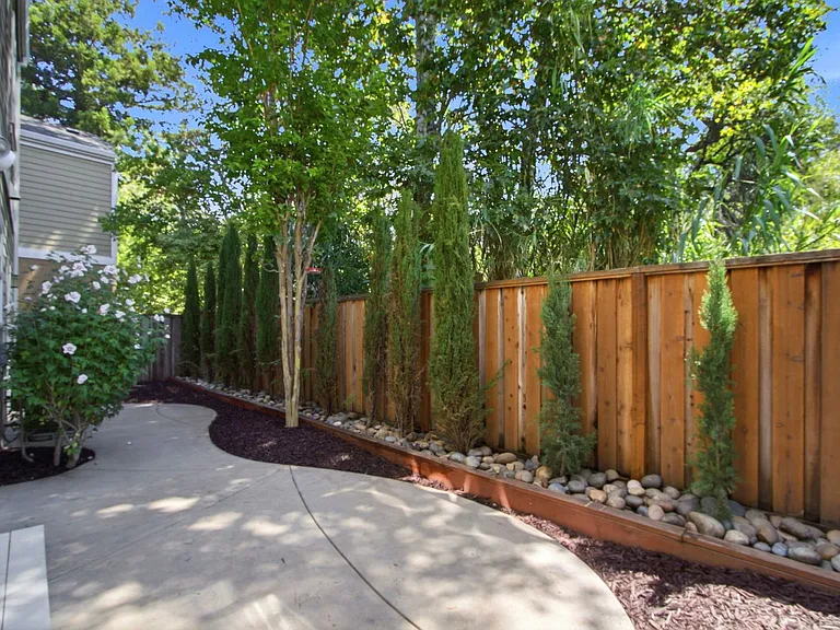 136 Creekside Village Dr — Photo 16