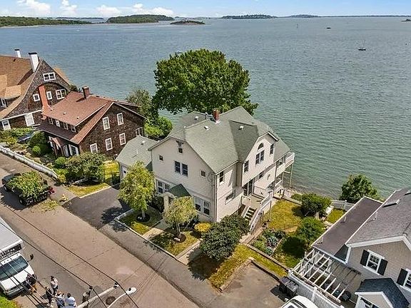 Oceanfront living- 12 miles from Downtown Boston!
