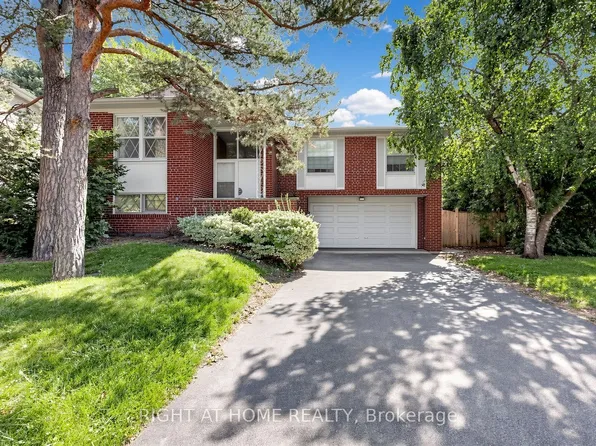 7 The Links Rd, Toronto, ON M2P 1T4