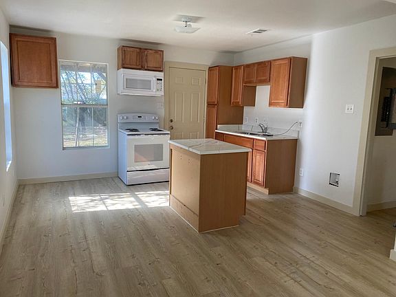 3rd image of 414 SE 4th Ave