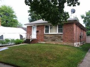 15460 22nd Ave, Whitestone, NY 11357