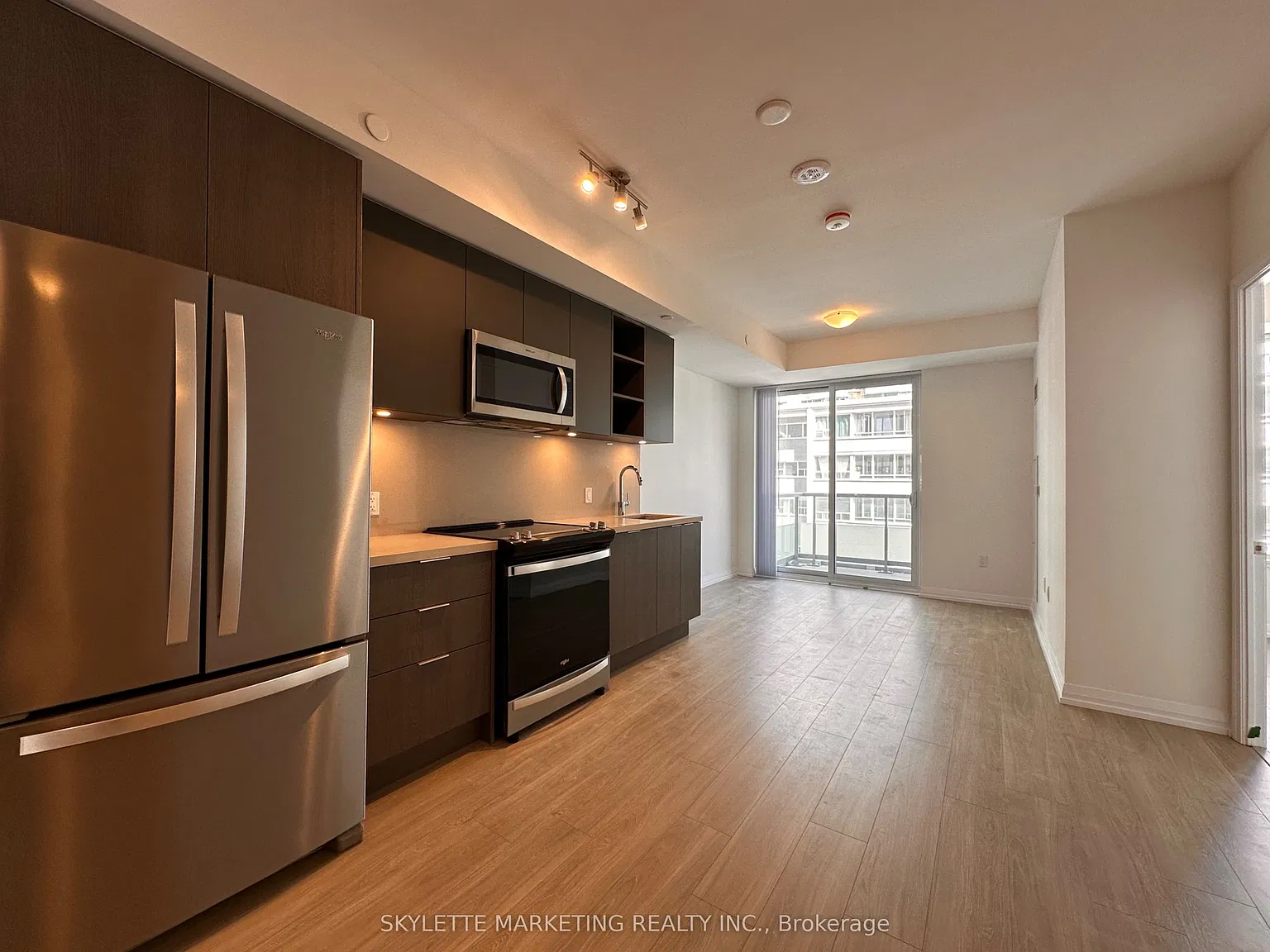 25 Holly St — Photo 3
