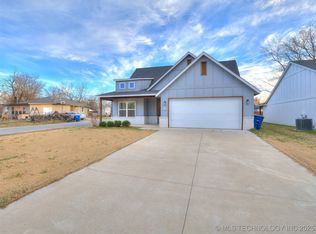 401 W Harrison St, Chouteau, OK 74337