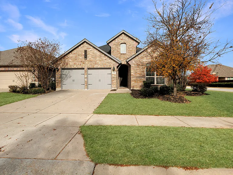 15609 Canyon Rdg — Photo 2