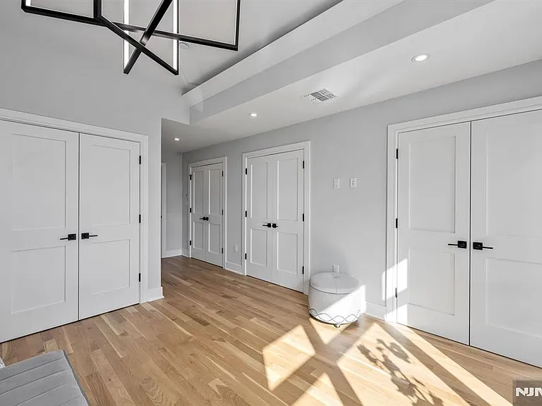 2449 Camner St — Photo 27