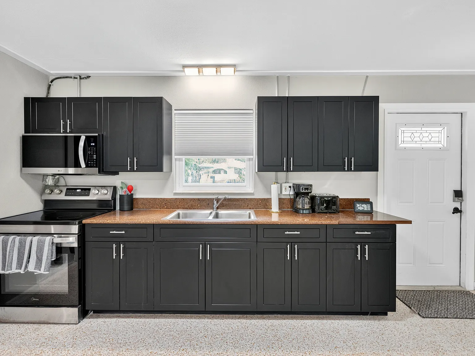 4 bed, 2062 sqft, $13,000 — Photo 3