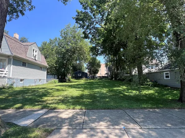 407 Brook St, Elgin, IL 60120