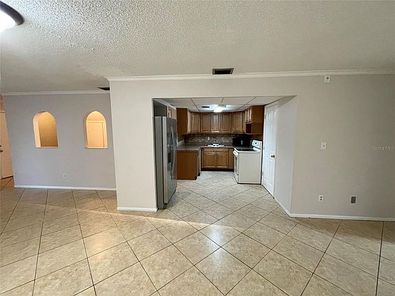 4th image of 403 Barlow Ave
