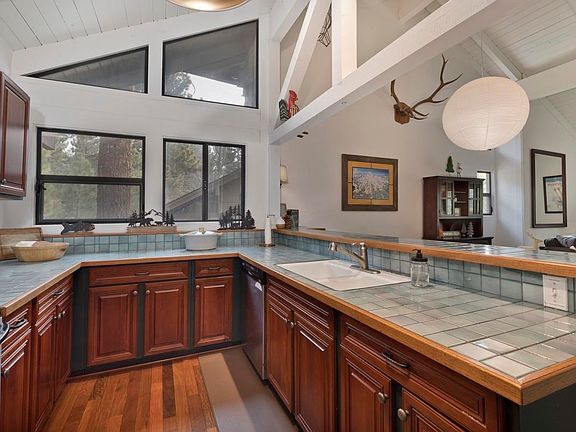5th image of 98 Tyrol Ln #304