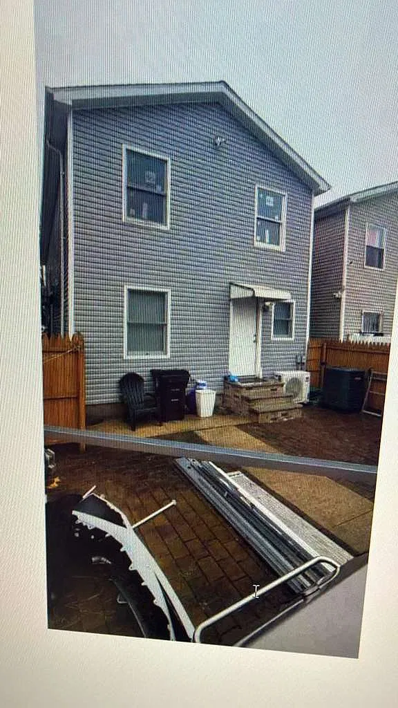 3 bed, 1.5 bath, 800 sqft, $2,400 — Photo 4