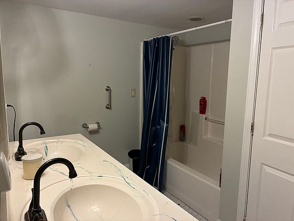 5th image of 829 W Lowell Ave