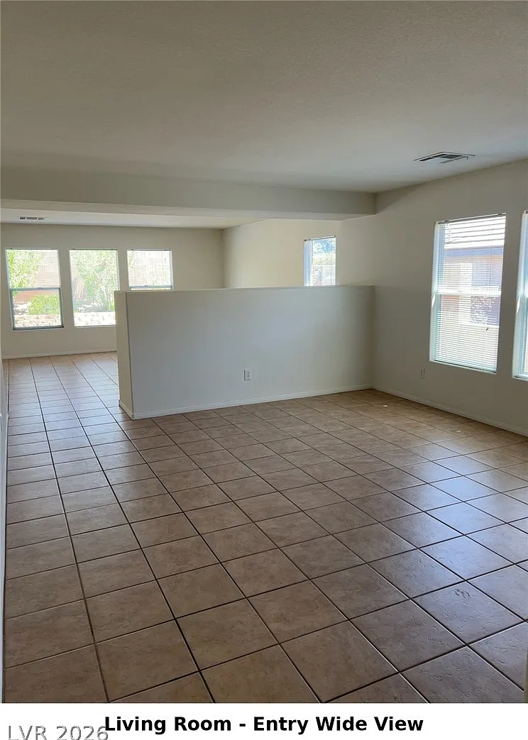3 bed, 2.0 bath, 1713 sqft, $1,995 — Photo 2