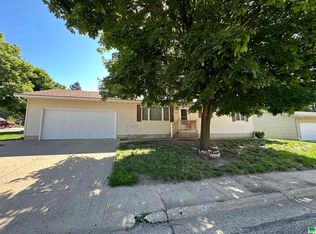 350 N 8th St, Akron, IA 51001