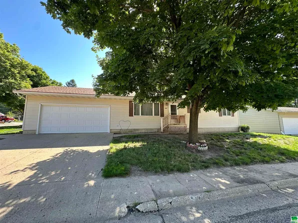 350 N 8th St, Akron, IA 51001