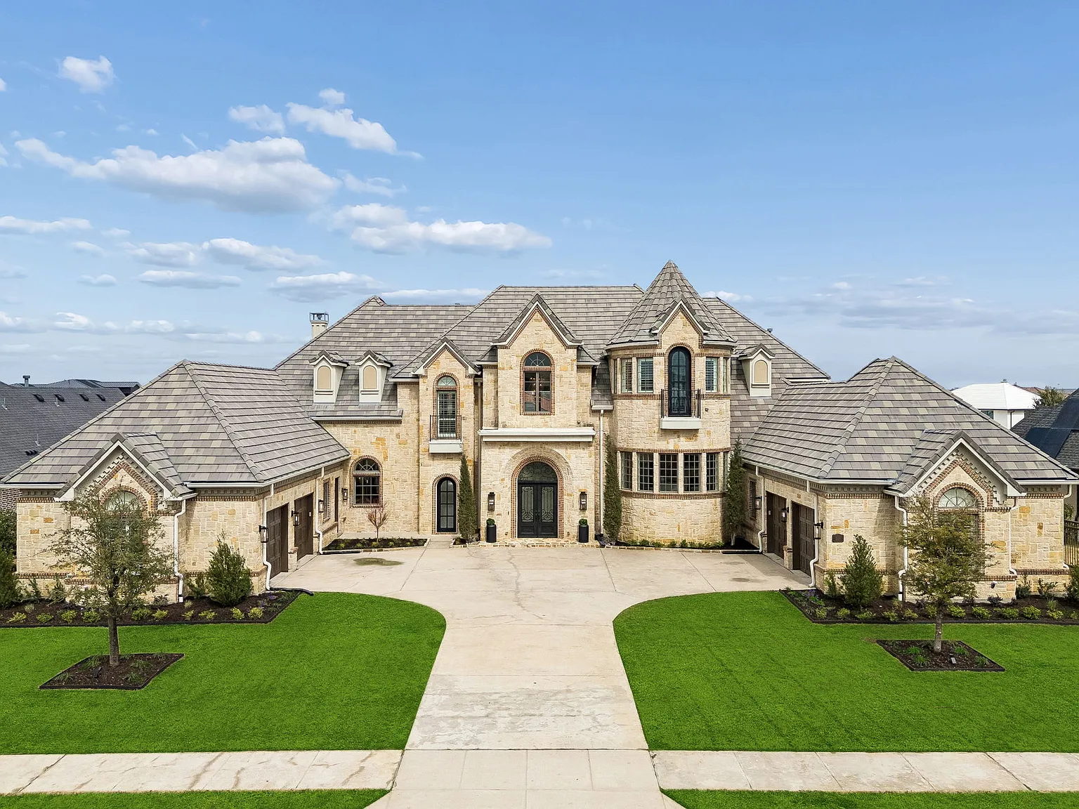 6 bed, 7234 sqft, $20,000 — Photo 3
