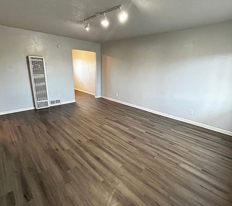 1st image of 210 Cornell Dr SE APT 8