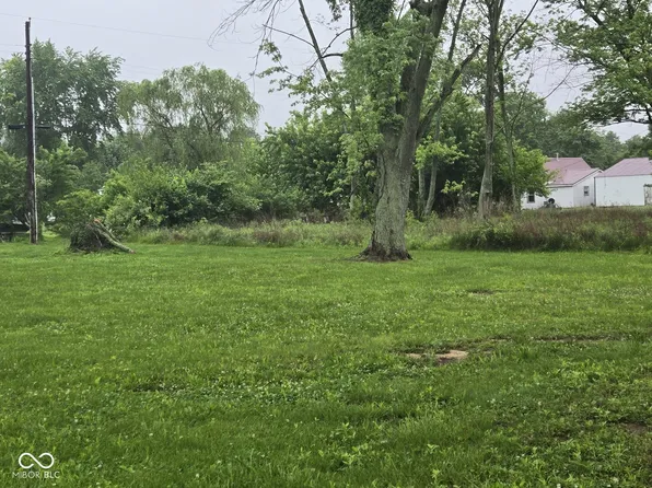 215 S Walnut St, Shelburn, IN 47879