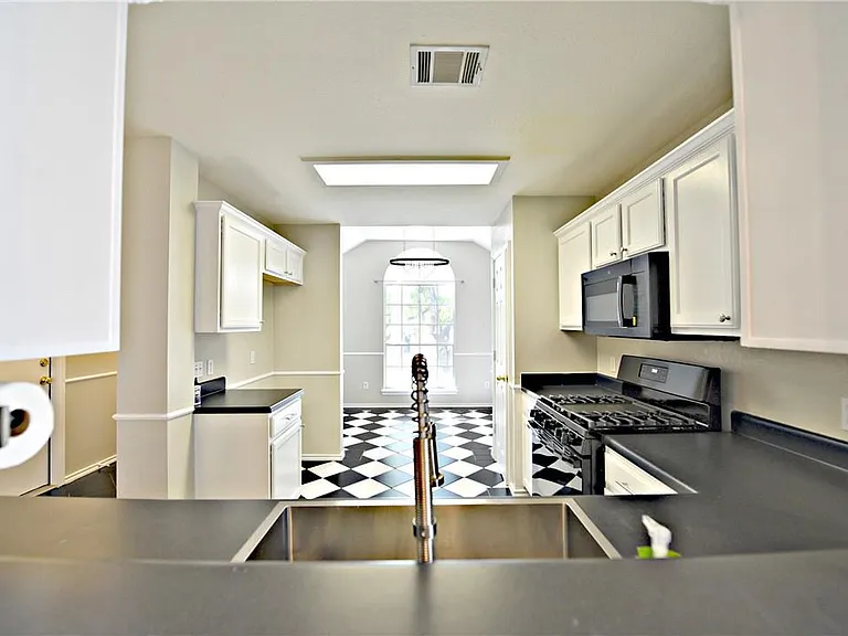 8416 Alvin High Ln — Photo 9