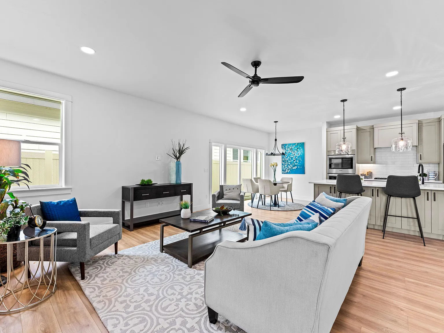 4 bed, 2.5 bath, 2228 sqft, $3,500 — Photo 4