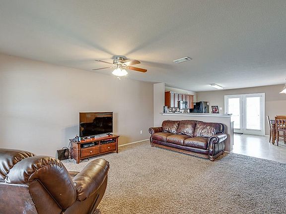 4th image of 227 Silver Spur Dr