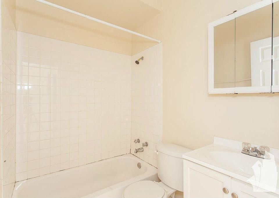 1st image of 639 W Wrightwood Ave APT 2A