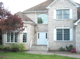 7 Hillside Dr, East Hanover, NJ 07936