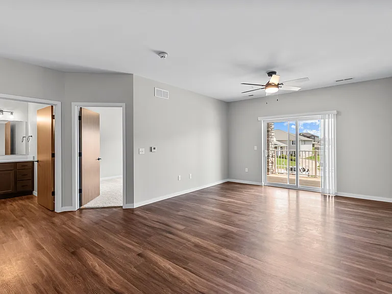 Madison Ave Condos — Photo 10