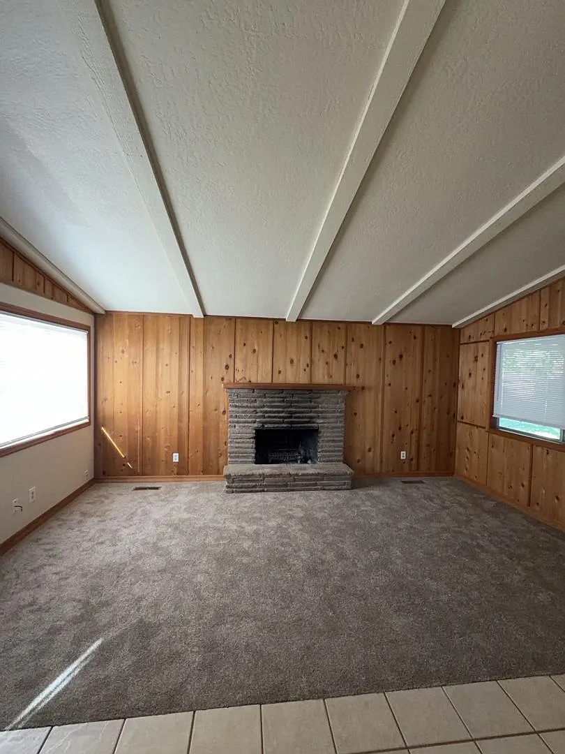 Updated 3 Bedroom, 2 Bathroom Home in East Medford — Photo 2