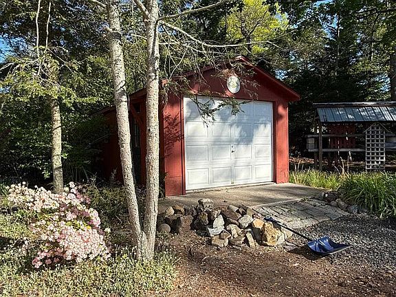 4th image of 313 New York Rd