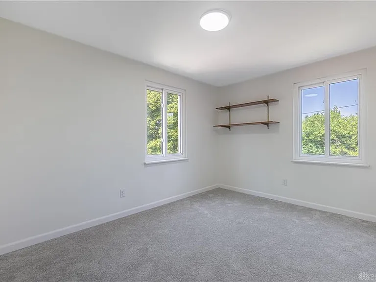 6221 Longford Rd — Photo 16