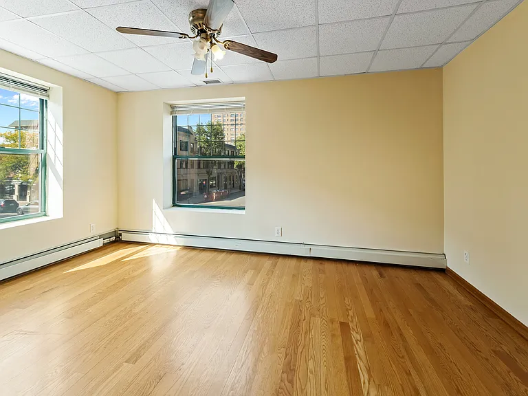 1435 E 53rd St #2W — Photo 14