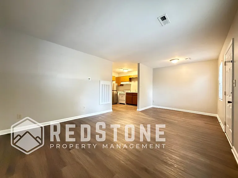 221 Quintas Ave #B — Photo 5