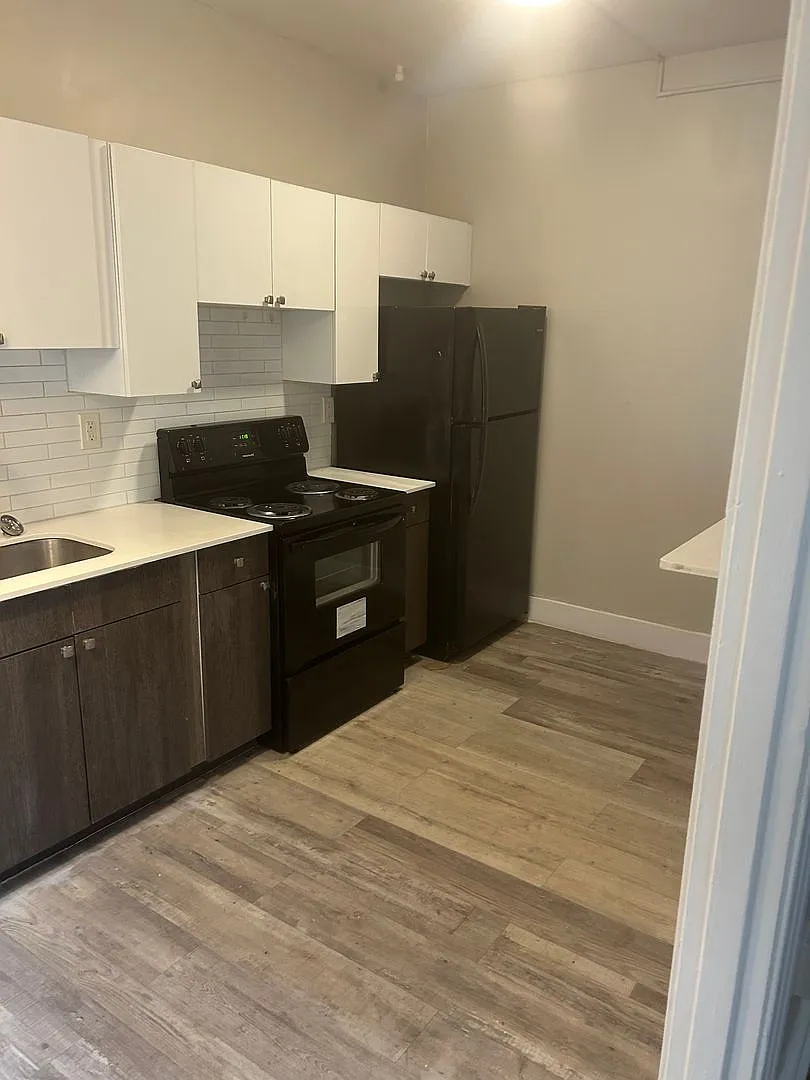 16 EV LLC. — Photo 1