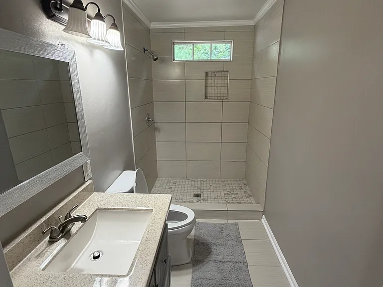 604 Strauss St — Photo 11