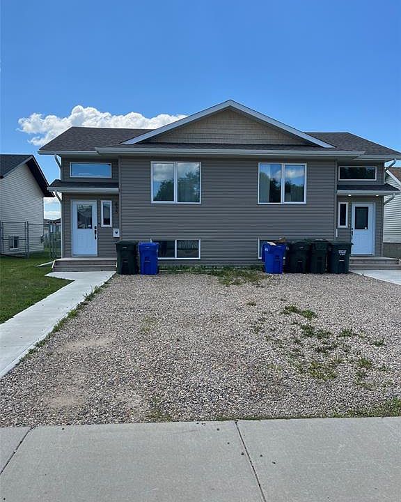 1st image of 833 & 835 5th St E