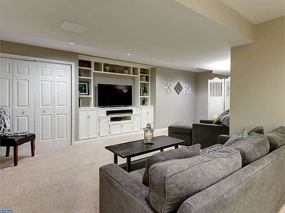 4th image of 108 Cabot Ct