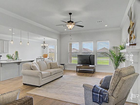 4th image of 848 Connolly Ave