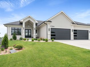 17594 Townsend Dr, Clive, IA 50325