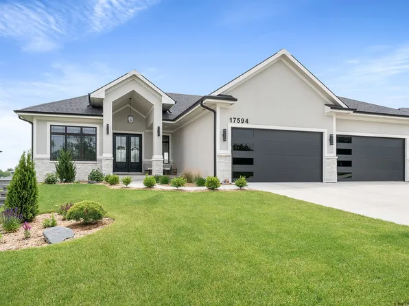 17594 Townsend Dr, Clive, IA 50325