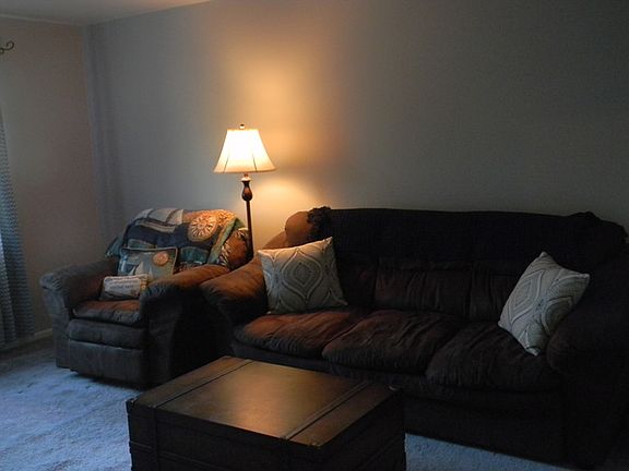 4th image of 21W581 North Ave APT 9