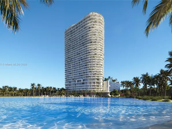 2411 Laguna Cir #705, North Miami, FL 33181